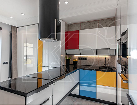 Белая кухня в стиле хай тек