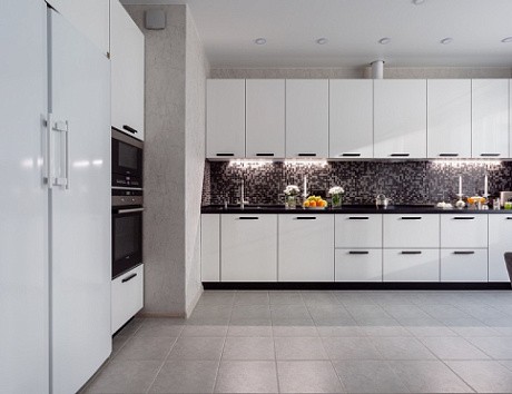 Светлая кухня в Сочи