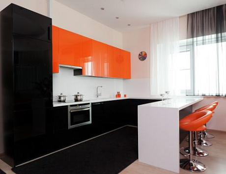 Современная кухня с барной стойкой