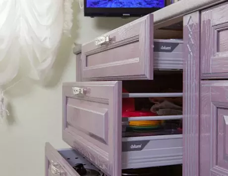 Фиолетовая кухня в Твери