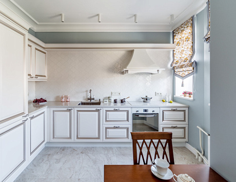 Светлая кухня в Сочи