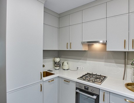 Светлая кухня в Екатеринбурге