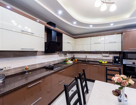 Бежевая кухня в Мурманске