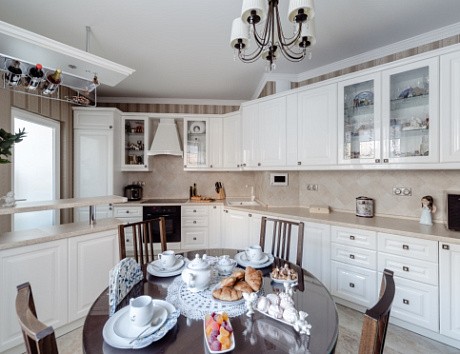 Светлая кухня в Воронеже