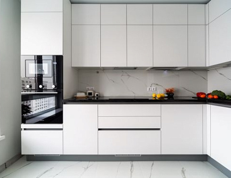 Белый дизайн кухни