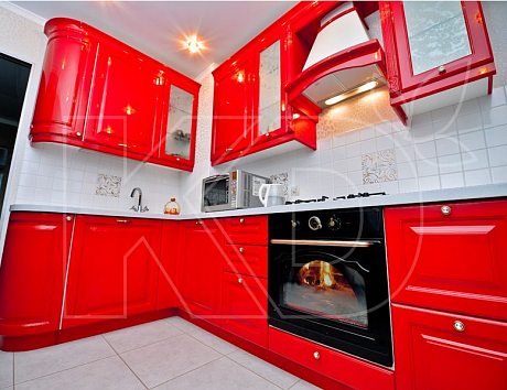 дизайн красно-белой кухни, дизайн кухни в красно-белых тонах